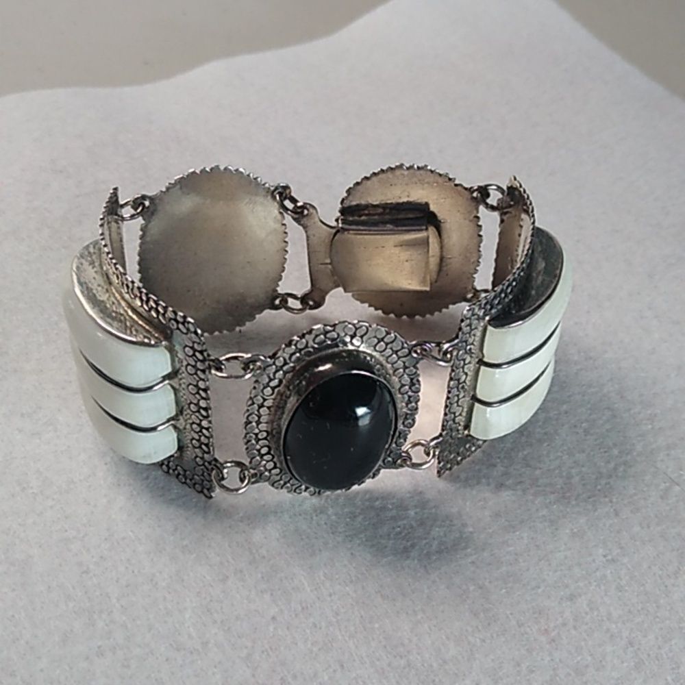 Silver Bracelet LG 3 Jet Cabochons & 2 Links with Three Rows of Quartz